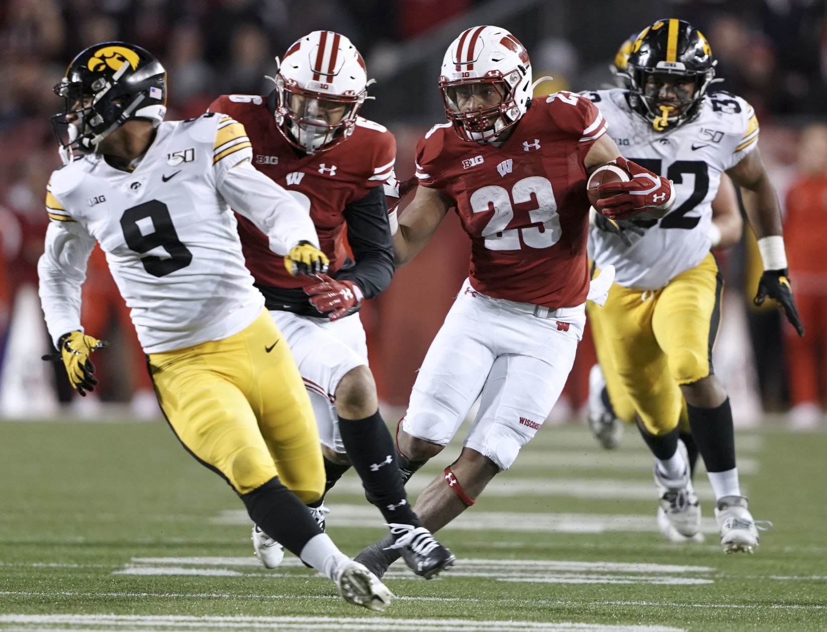 Badgers 24, Hawkeyes 22